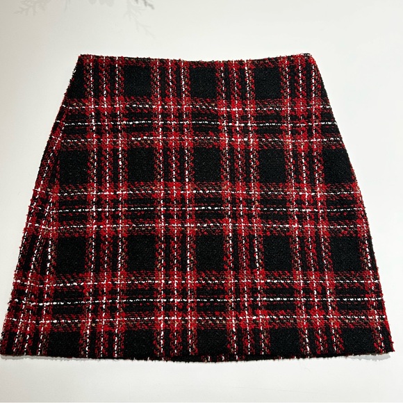 LOFT Red & Black Plaid Tweed Skirt Mini Skirt - Size 4 - Picture 2 of 7